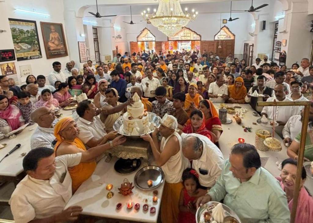 Shri Digambar Jain Temple Sector 27 celebrated the 2552nd Nirvana Mahotsav of Lord Mahavir Swami